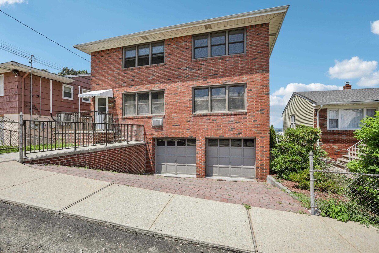 Primary Photo - 9001 Grand Ave