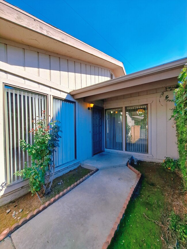 Foto del edificio - 4593 N Emerson Ave