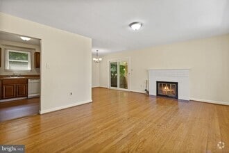 Building Photo - 5508 Spruce Dr