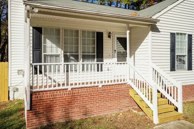 Foto del edificio - Gorgeous 3 Bedroom Home in Raleigh