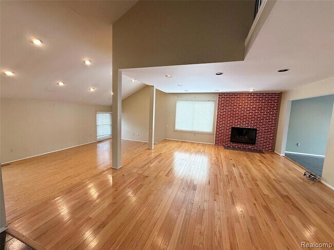 Building Photo - 6842 Indian Creek Dr