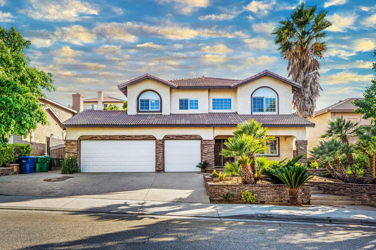 Foto principal - 4054 Sungate Dr