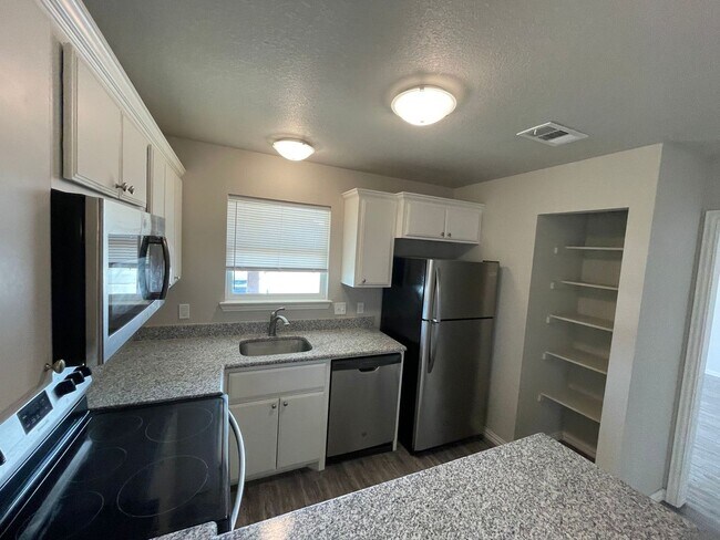 Foto del edificio - Close to school/ Granite countertop