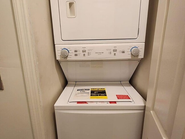 Building Photo - 831 Edpas Rd