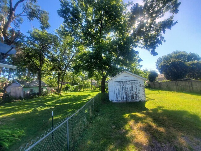 Foto del edificio - 1508 N Mable Ave