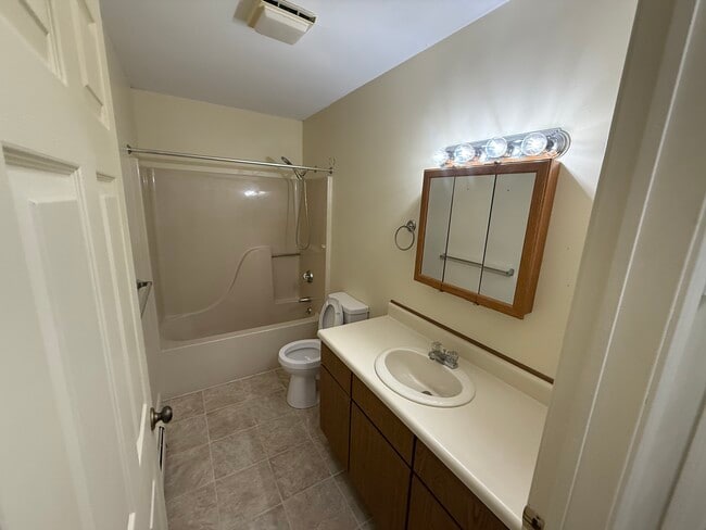 Building Photo - Old County Estates