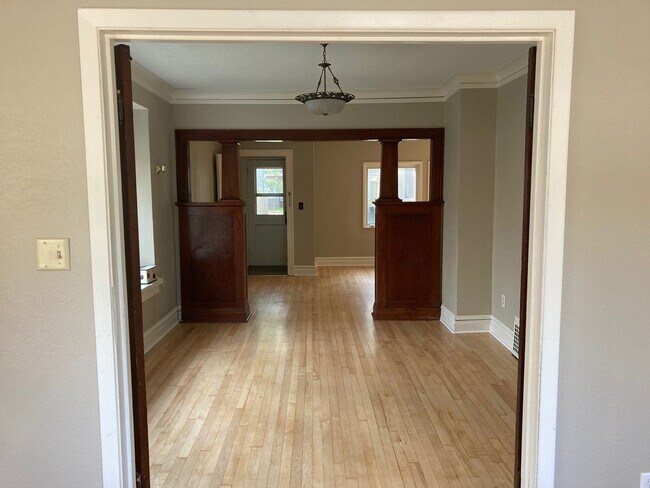 Foto del edificio - 618 N 56th Ave W