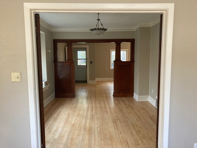 Building Photo - 618 N 56th Ave W