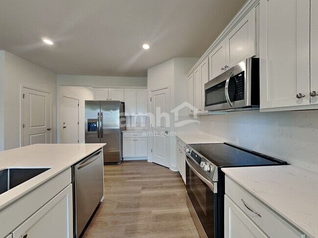Building Photo - 319 Pne Hl Ct