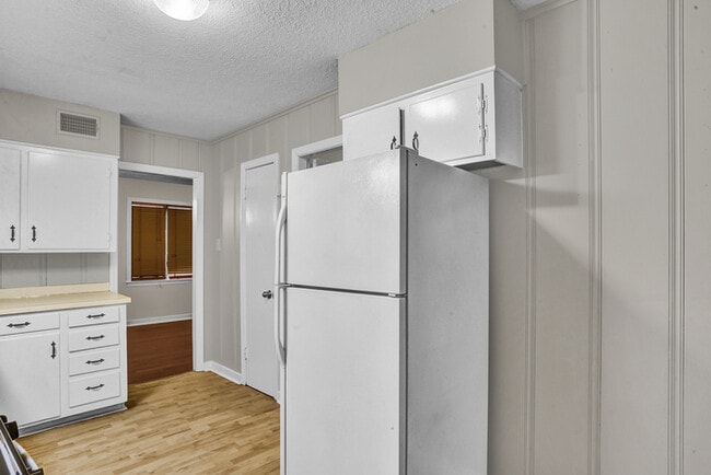 Building Photo - 206 S Wheatley St