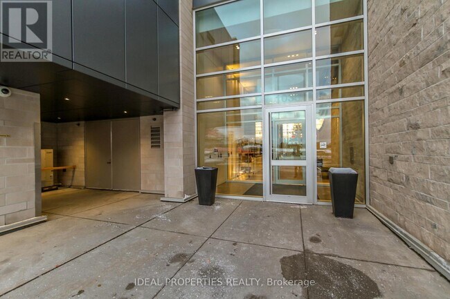 Building Photo - 1035 Bank St