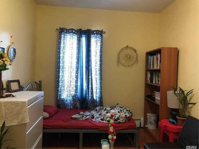 Building Photo - 88-30-88162 162nd St