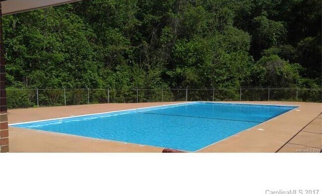 Condo Pool - 1300 Larchmont Pl