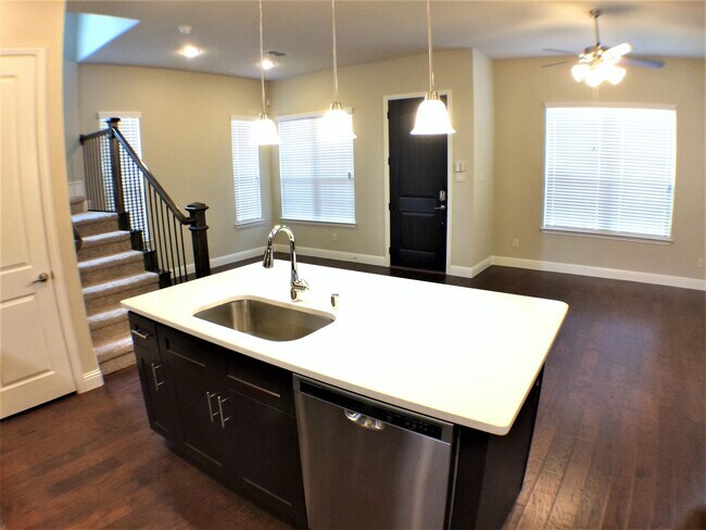 Building Photo - The Pinnacle At Riverwalk Combine Urban Li...