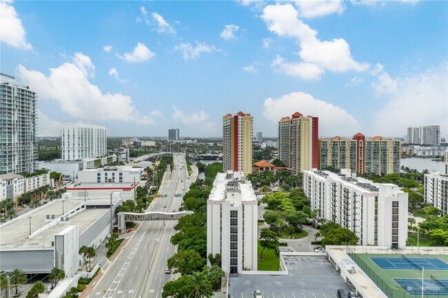 Foto del edificio - 16909 N Bay Rd