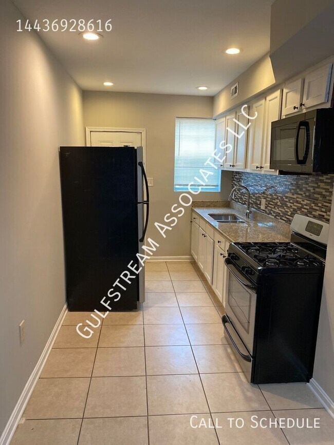 Foto del edificio - 2413 Llewelyn Ave