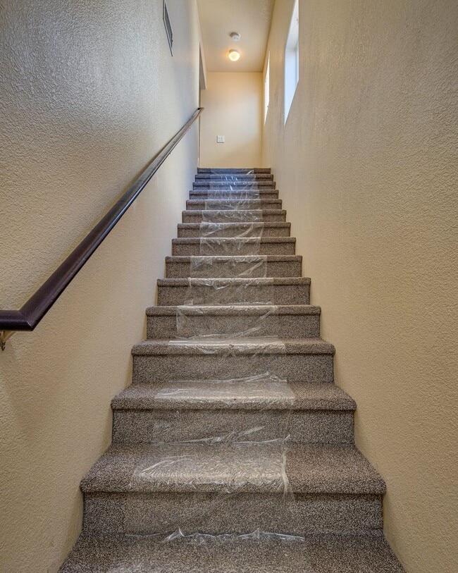 Foto del edificio - Beautiful 3 Bedroom, 2 Bathroom Townhouse w/ attached 1 Car Garage & Community Pool.