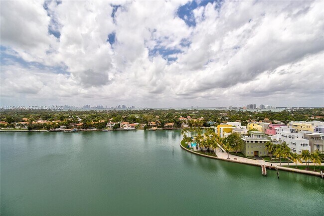 Building Photo - 5900 Collins Ave