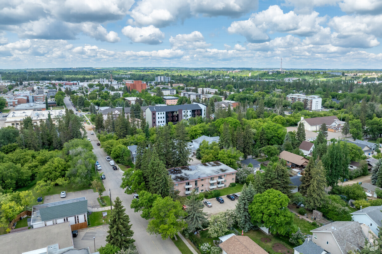 Woodlyne Manor Apartments - 5301 46 Av Red Deer, AB | Apartments.com