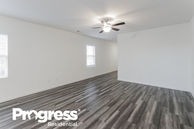 Foto del edificio - 6124 Harrah Ln