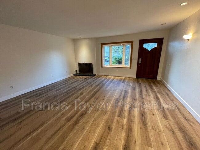 Foto del edificio - 1545 Kenora St