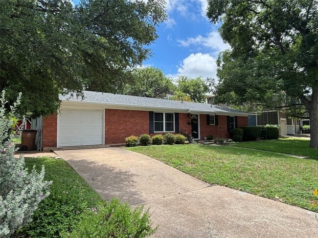 Building Photo - 5911 Aurora Dr