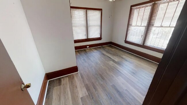 Foto del edificio - 1624 W 31st St