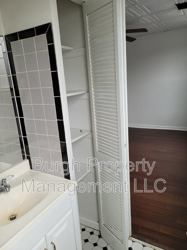 Foto del edificio - 2206 Woodstock Ave