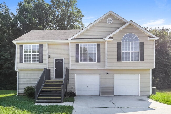 Building Photo - 9447 Rollinghills Dr