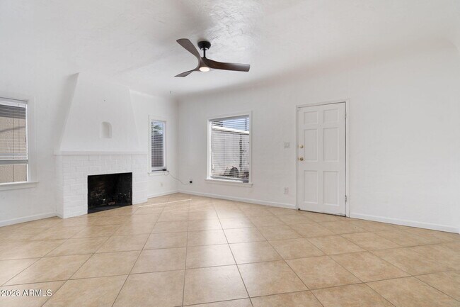 Foto del edificio - 930 E Whitton Ave