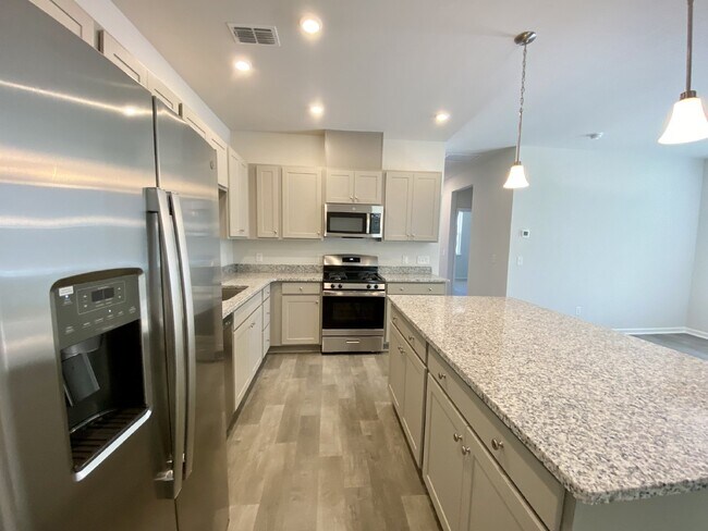 Foto del edificio - Brand New, Four Bedroom Home in The Lakes ...