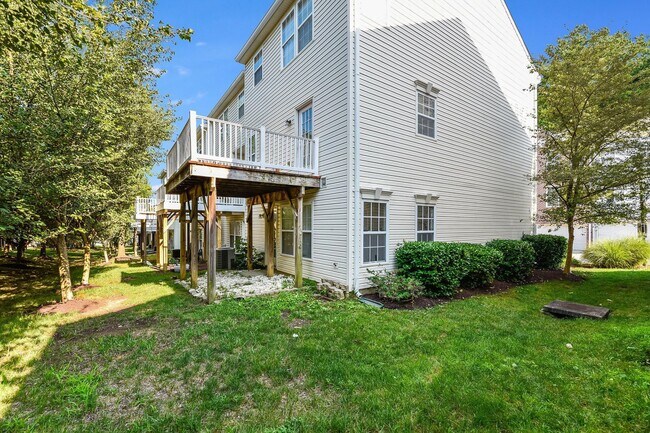 Building Photo - 7742 Valley Oak Dr