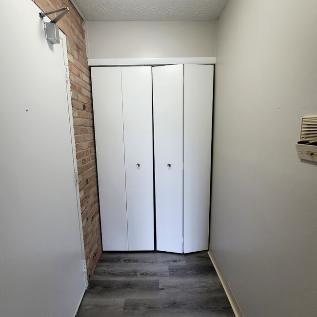 Foto del edificio - 1103 W Maple St