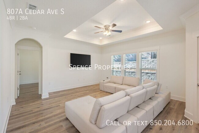 Foto del edificio - 807A Cedar Ave S