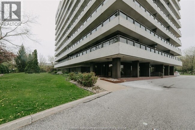 Building Photo - 5125 Riverside Dr E