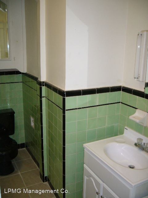 Building Photo - 4305 E Roosevelt Blvd