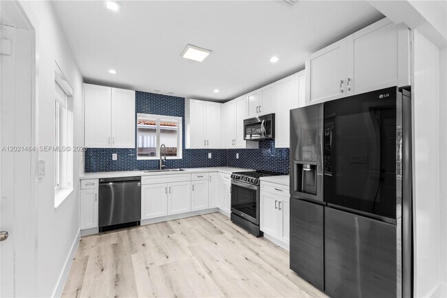 Foto del edificio - 8910 NE 9th Ct