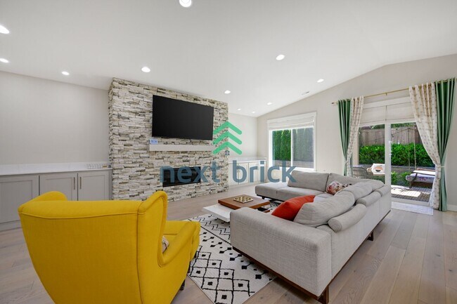 Building Photo - Charming 3-Bed, 2-Bath with 2,170 Sq. Ft. in Beautiful Snohomish!