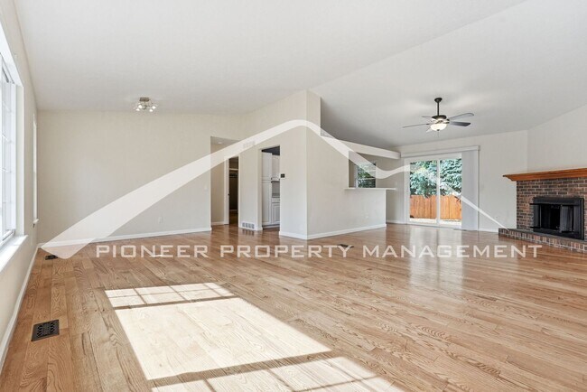 Foto del edificio - Charming Home with Washer/Dryer and Fenced Yard