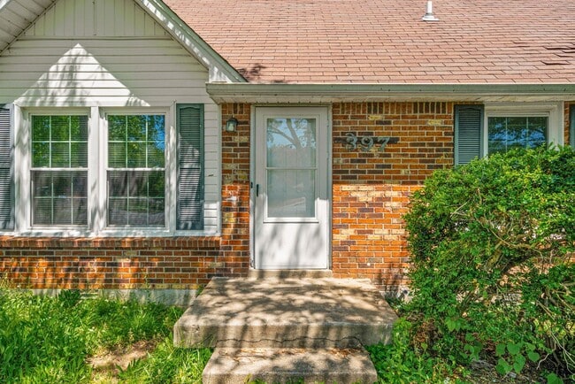 Building Photo - 4 Bedroom Pet Friendly Home For Rent Near Post!