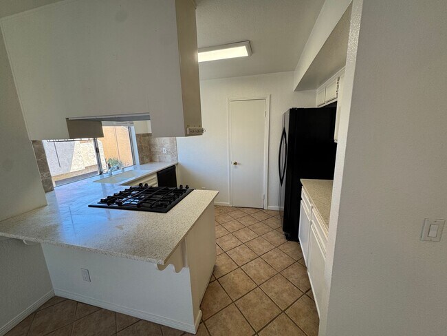 Foto del edificio - Spacious 2-Bedroom Townhome with Attached Garage and Washer/Dryer– El Cajon