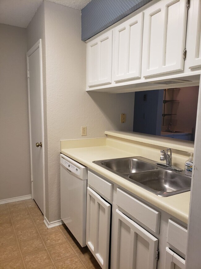 Cocina - 1202 Thorpe Ln