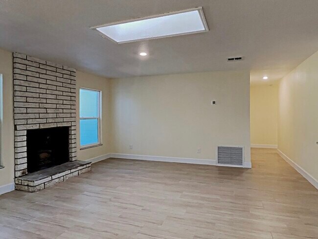 Building Photo - 5520 Beggs Rd