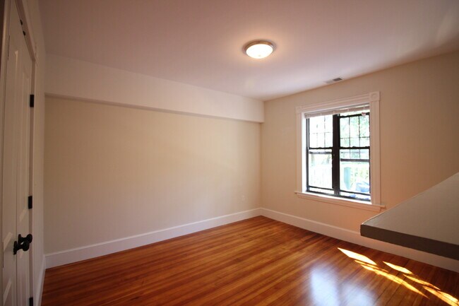 Building Photo - 59 Beech Glen St