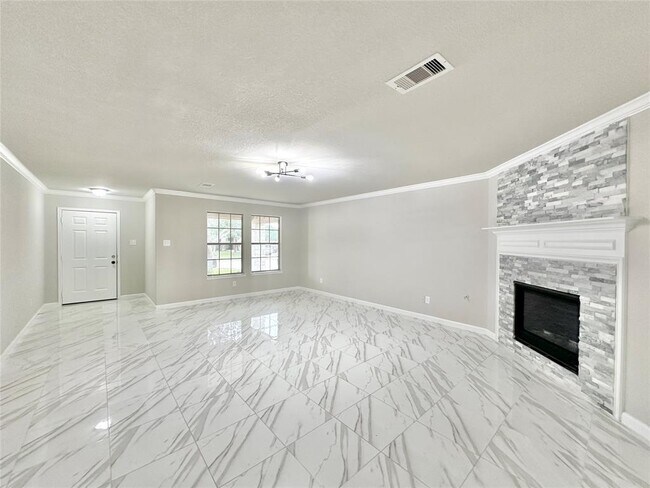 Foto del edificio - 8018 Clover Leaf Dr