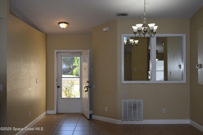 Foto del edificio - 719 Samuel Chase Ln