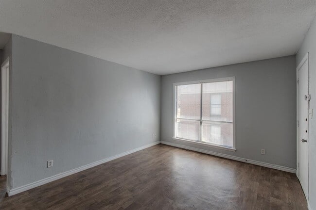 Building Photo - 100 Uhland Rd