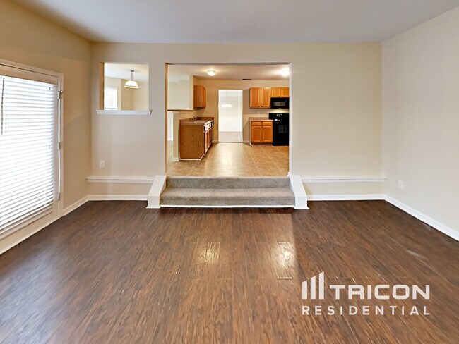 Building Photo - 11051 Southwood Dr