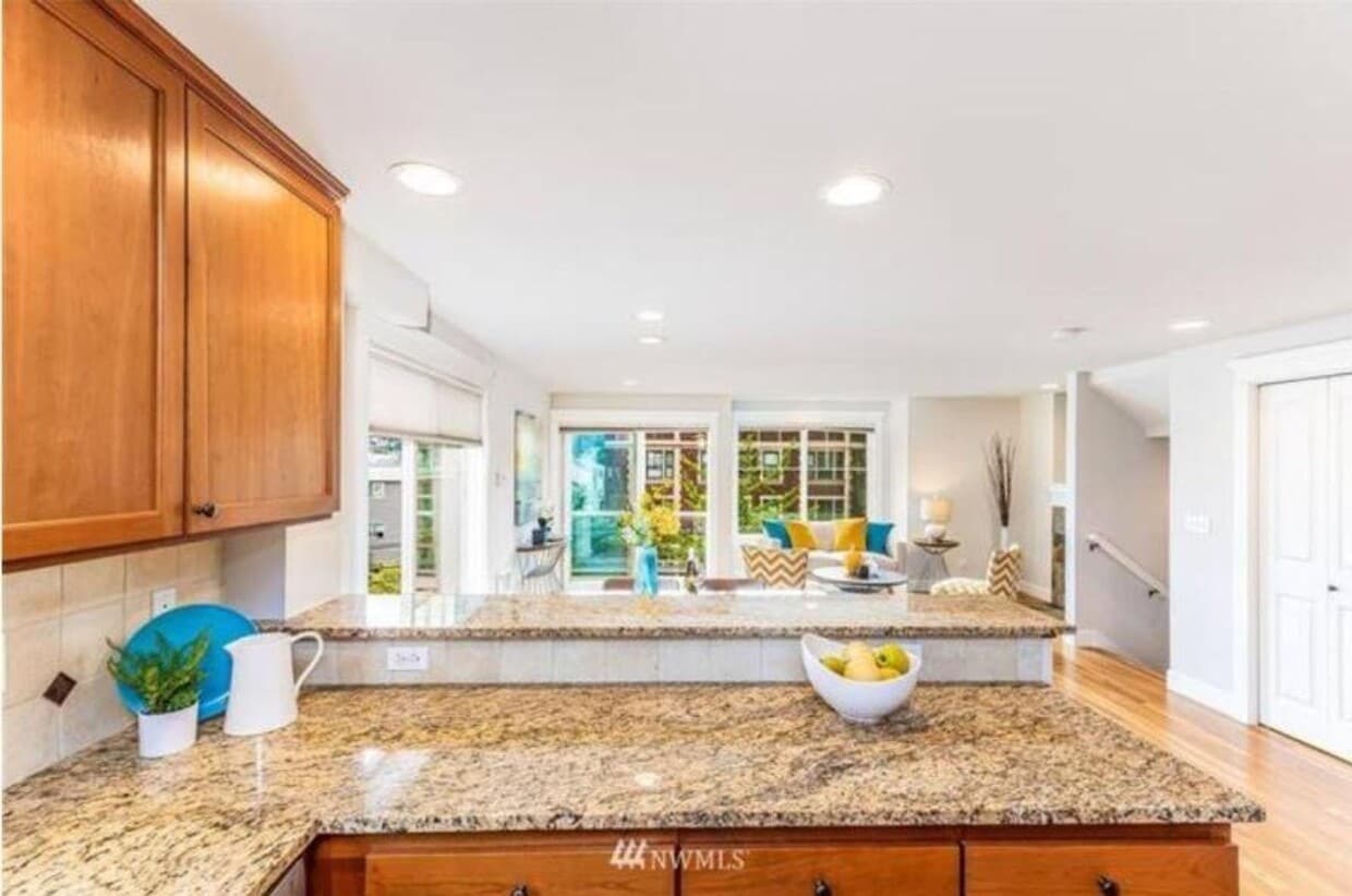 Primary Photo - East Lake Town House
