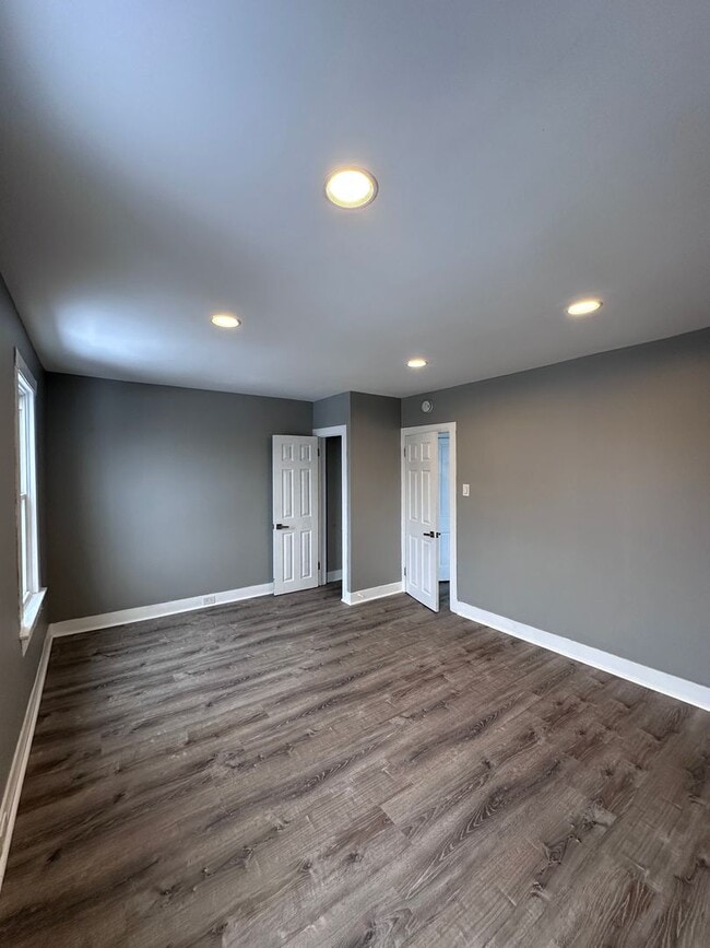Building Photo - 408 New Grove St